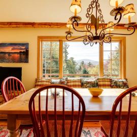 Winhall Home w/ Deck + Views, 6 Mi to Ski Slopes!, hôtel à Piper Ridge