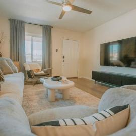 Casa Urbana-Close to Downtown-Hot Tub-Pet Friendly-No Pet Fees!, Hotel in Albuquerque