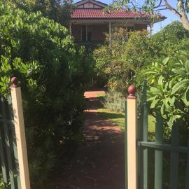 Wellness Stay in Private Home near beaches, rainforest and South Coast, 2 rooms booked separately – hotel w mieście Dapto
