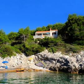 Apartments by the sea Prizba, Korcula - 9229, hotel in Prizba