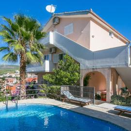 Family-friendly apartments with swimming pool Seget Vranjica, Trogir - 14409