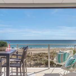 Hamptons-inspired Waterfront Living on Moana Beach