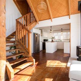 The Treehouse Pet Friendly 2 Mins Walk to Beach