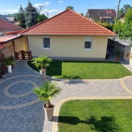 Lexi Vendégház Balatonboglár, hotel in Balatonboglár