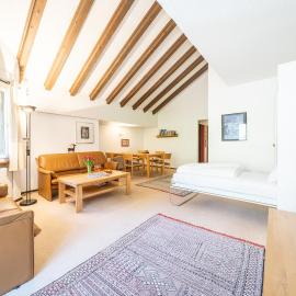 Vulpera में, होटल 3403 Heimelige Wohnung mit viel Dachschraege
