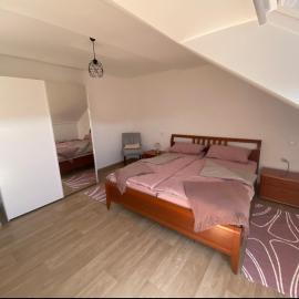 Ferienwohnung Am Rathausberg: Schiffweiler şehrinde bir otel