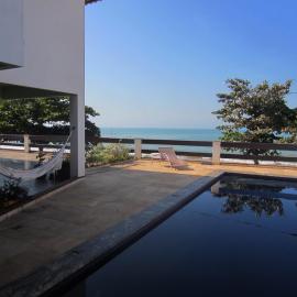 Casa de 850m2 e piscina na Praia de Santa Helena., hotel u gradu Anchieta