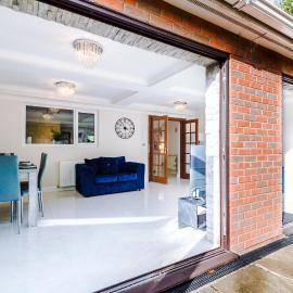 Detached 5 bed House in Worsley Manchester, hotel in Worsley