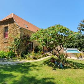Le Clos d'Ô Les Rapiettes maison proche Sarlat avec piscine privée, hotel in Prats-de-Carlux
