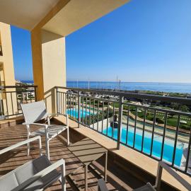Stunning Seafront Portomaso Apartment, hotel v destinácii Paceville