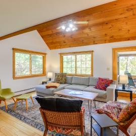 Charming Putney Home: Porch, Grill & Hiking Trails, hotel in Putney