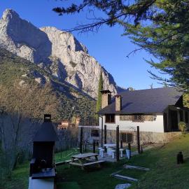 El Chalet de la Poza - Río, barbacoa, Wifi, zona de trabajo, vistas., hotel a Lebena