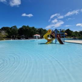 ILOA Condomínio Resort BARRA DE SÃO MIGUEL, Quarto em frente a piscina
