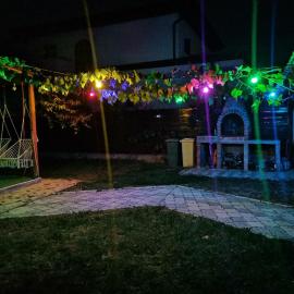 Party House, hotel a Tunarii