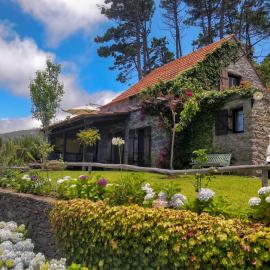 Achadinha - Mountain Cottage, Hotel in Arco da Calheta