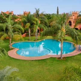 Magnifique villa de 320 m2 avec 2 piscines, hotel in Marrakech