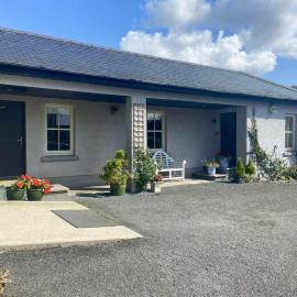 1-Bed Apartment Near Nenagh & Lough Derg, hotel sa Hackstown Bridge