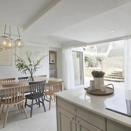 Luxury Cotswold Cottage with hot tub in Stow on the Wold!, hotel in Stow on the Wold