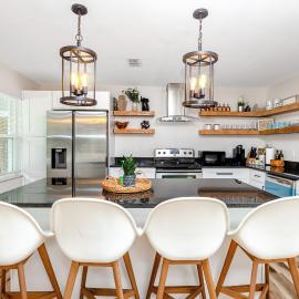 Family ready-8min to beach by car & walk to dwtn, hotell sihtkohas Largo