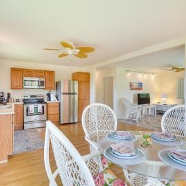 Captain Cook Home on Quiet 3 Acres w/ Fruit Trees, hotel a Papa Bay Estates