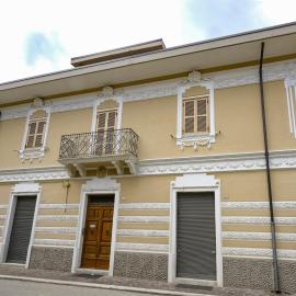 Villino Liberty nel cuore della Marsica, hotel a Luco dei Marsi