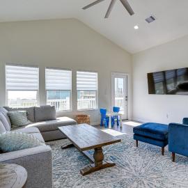 Walk to Ocean! Family-Friendly Crystal Beach Home, hotel in Crystal Beach
