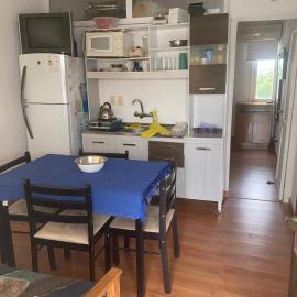 Apartamento cerca Playa Mansa y centro Maldonado aire acondicionado TV cable, Wifi Netflix, hotelli kohteessa Maldonado