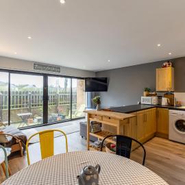 Central Apartment 3B