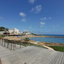 Dream Beach House Steps from the Sea & Free Parking