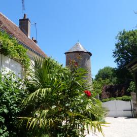 Gîte de la tour de Loire - 65 m2 au pied d'une tour de gué du 17ème siècle, ξενοδοχείο σε Mer