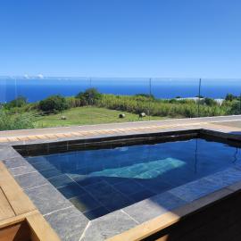 L'ApparT, meublé de tourisme 4 étoiles, piscine chauffée et vue mer imprenable, hotel in Les Avirons