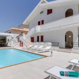 Villa Rosimeli con Piscina a 150 mt dal mare, hotel en Ispica