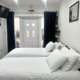 Great Studio near Luton Airport - SUPER HOST 3 YEARS RUNNING!