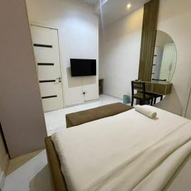 2 Bed Flat - Sleeps 4 - Parking - Wifi, hotel en Maroko