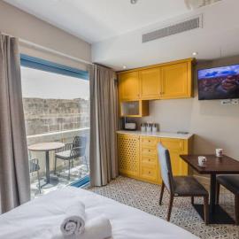 Iz-Zebbuga The Penthouse Royal 8, hotel en Żebbuġ