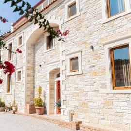 Sinem Hanım Konağı Boutique Hotel, hotel Yenifocában