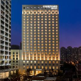 Courtyard by Marriott Tianjin Hongqiao – hotel w mieście Tiencin