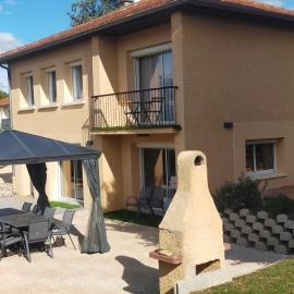 Maison climatisée 10 pers - Eurexpo - Groupama - Lyon, hotel v mestu Feyzin
