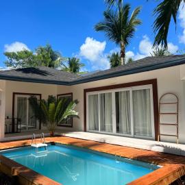 Villa Aurora Siargao- Villa 1, hotel di General Luna