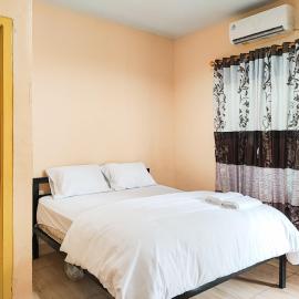 RedDoorz Syariah near Terminal Alam Barajo Jambi, hotel i Kinati