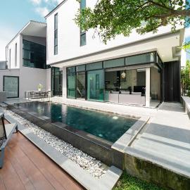 Villa Lami - Luxury 3-Bedroom Modern Villa in Phuket with Private Pool, Gym & Sauna, khách sạn ở Phuket