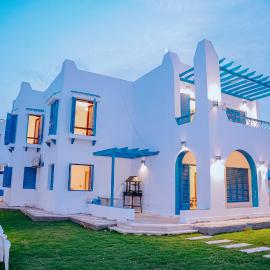 Tunis Oasis 4 Bedrooms private villa with private pool, hótel í Qaryat at Ta‘mīr as Siyāḩīyah