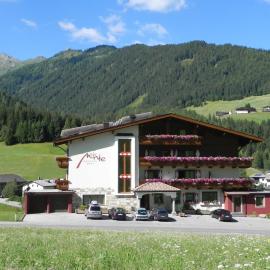Aparthotel B&B Monte, hotelli kohteessa Kartitsch