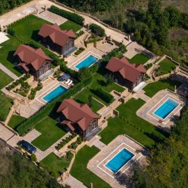 Evritos Villas & Suites with pool, hotel em Karpenision