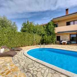 Radetići에 위치한 호텔 Holiday house Marinela with Private Pool and Fenced Garden
