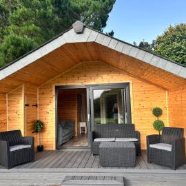 Riverside Retreats - Frankie Parking sleeps 4, hotell i Gwinear
