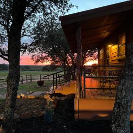 Hickory Ridge Hideaway Cabin - Romantic, Peaceful, hotel em Llano