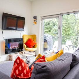 Reved Up & Out - Remarkable Two Bedroom Condo, hotel a Revelstoke