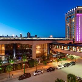 Delta Hotels by Marriott Burnaby Conference Centre，伯納比的飯店