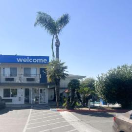 Motel 6-Tulare, CA, hotel v destinaci Tulare